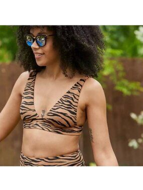 NWT Aerie Pique Triangle Zebra Stripes Bikini Top - Size: Medium